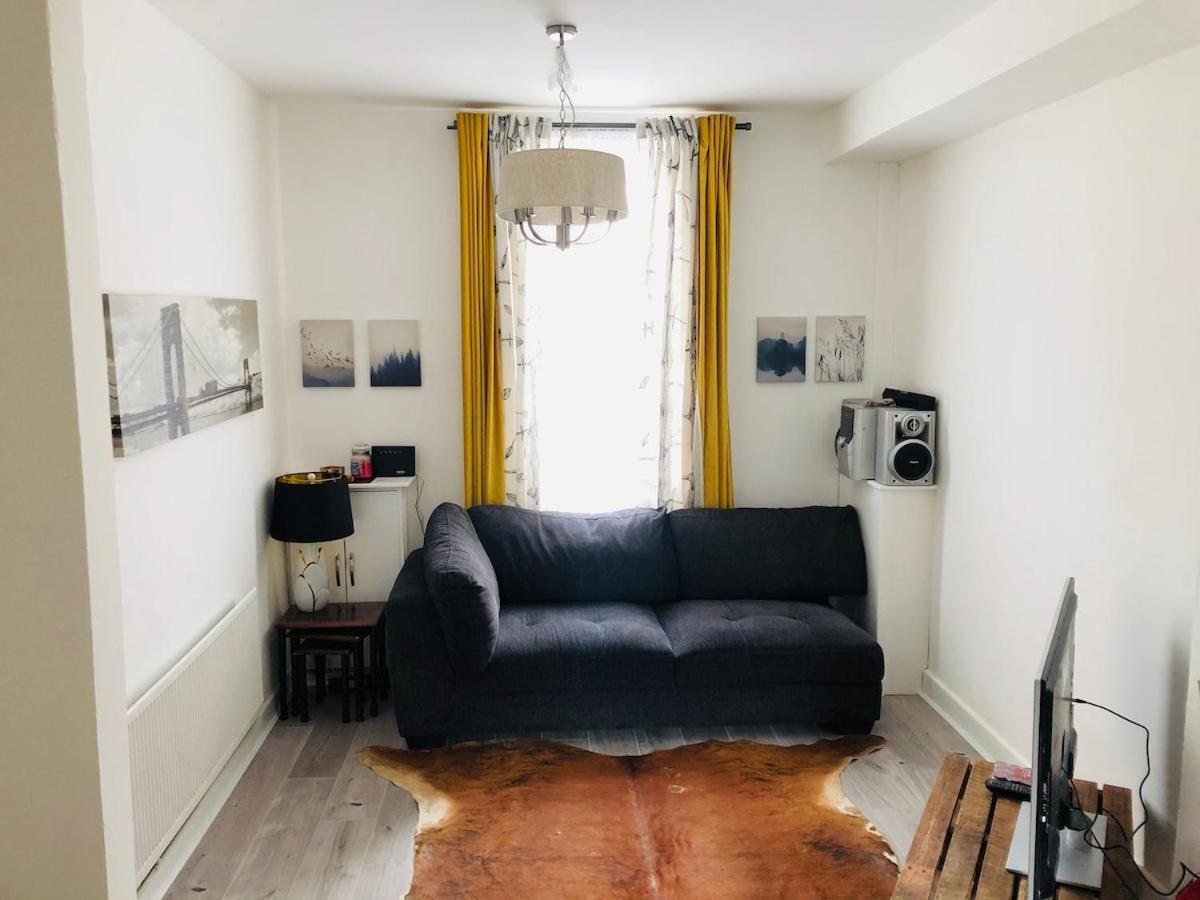 Holiday home 2bedroom Townhouse 20min Walk From *