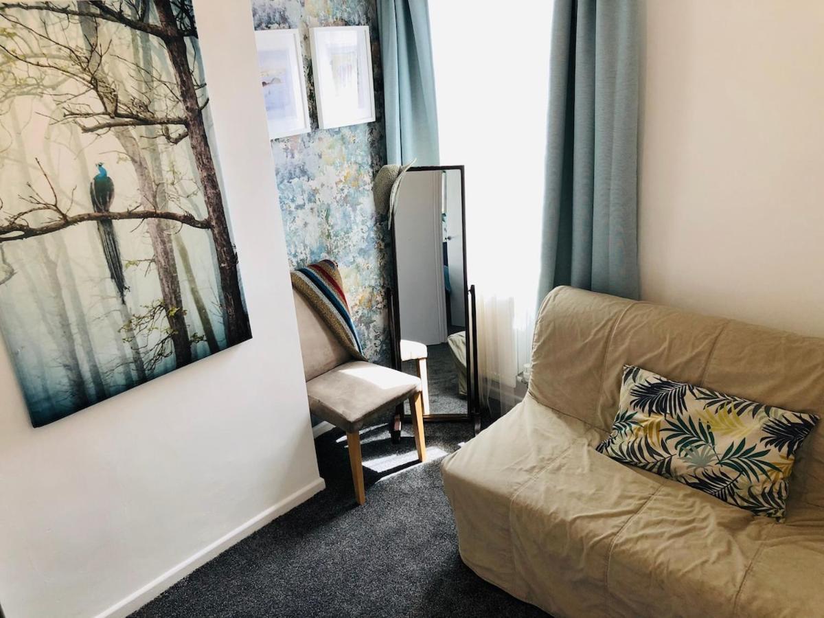 Holiday home 2bedroom Townhouse 20min Walk From *