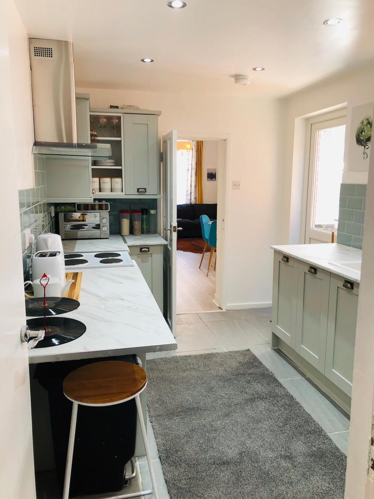 2bedroom Townhouse 20min Walk From *