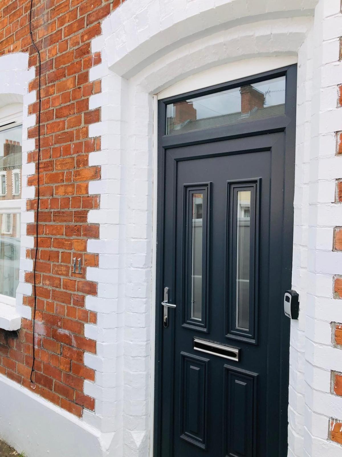 2bedroom Townhouse 20min Walk From *