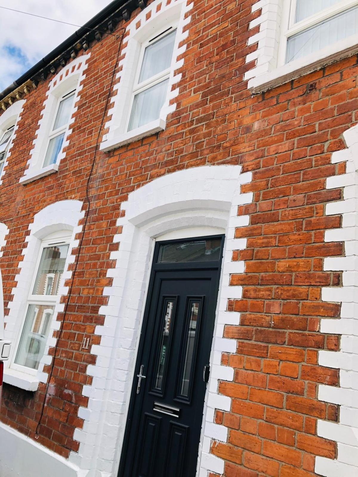 2bedroom Townhouse 20min Walk From *